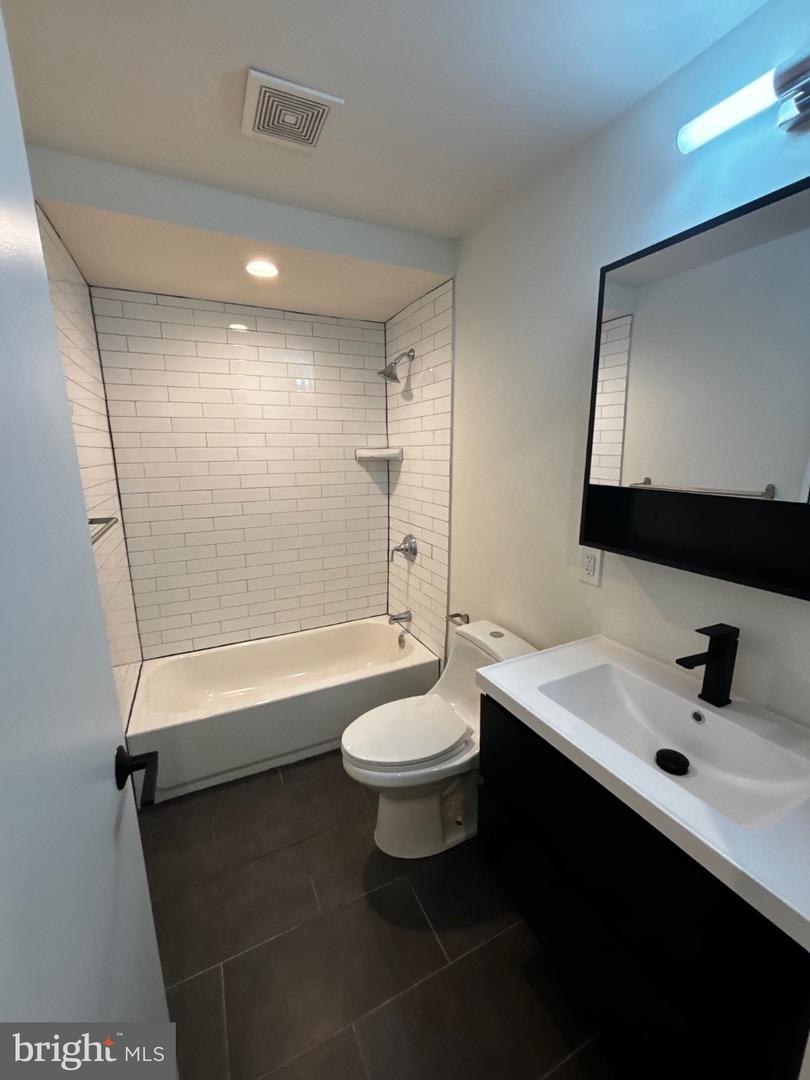 2068 Boston St E #1 Property Photo 14