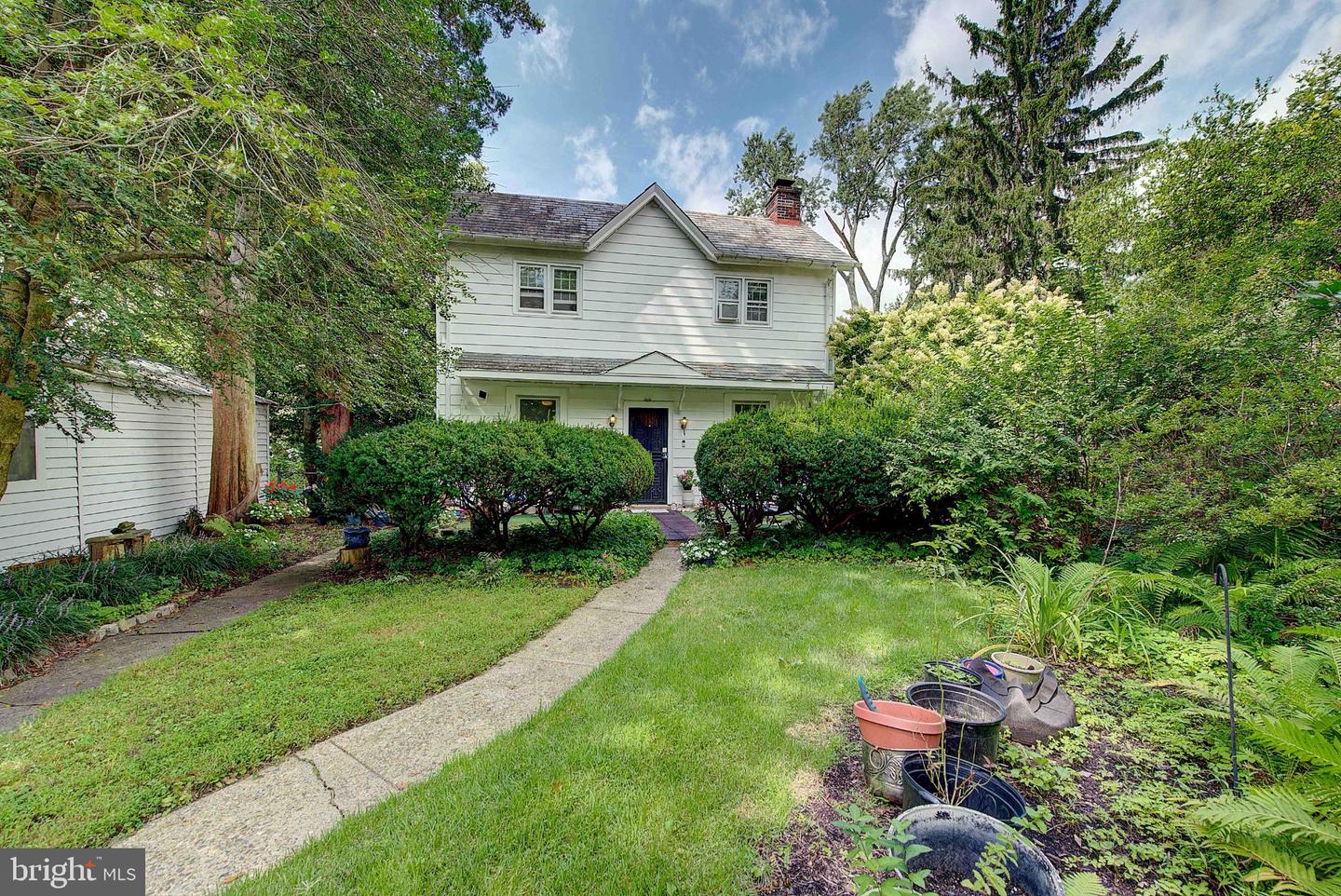 37 E Mermaid Ln Property Photo 1