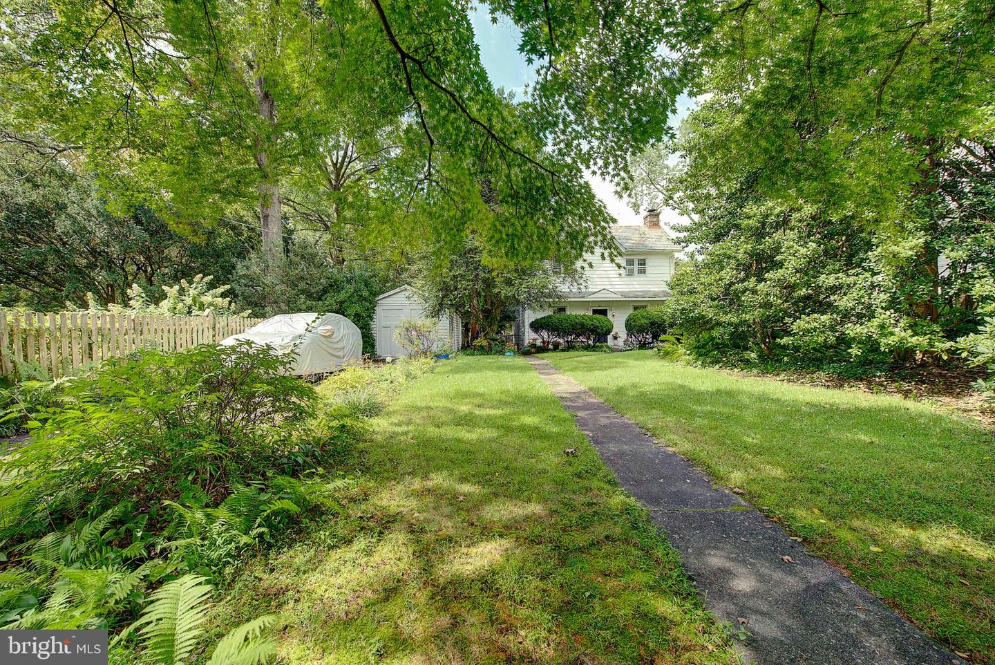 37 E Mermaid Ln Property Photo 3