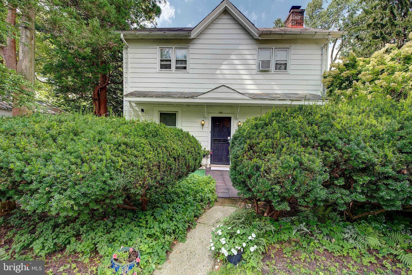 37 E Mermaid Ln Property Photo 4