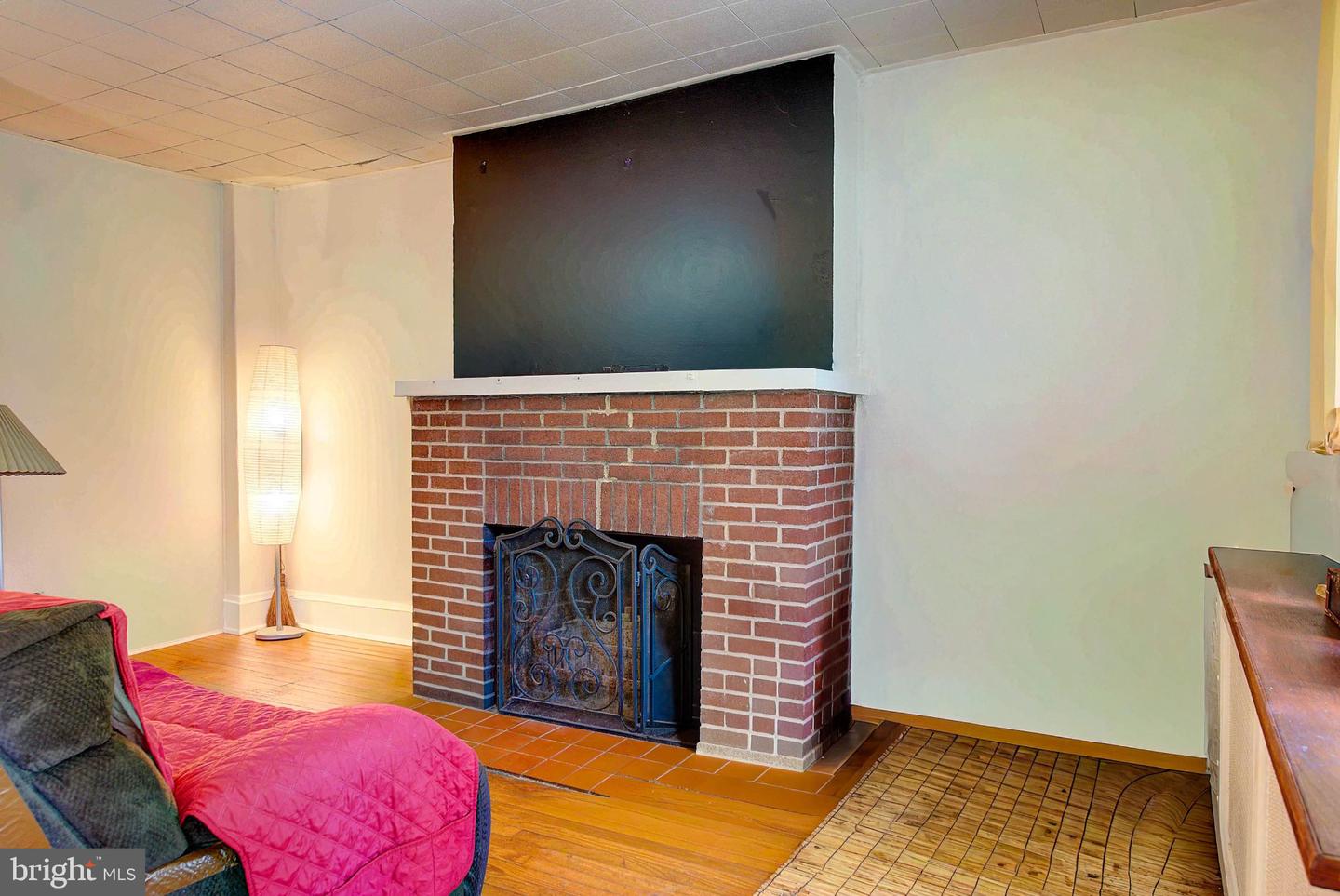 37 E Mermaid Ln Property Photo 6
