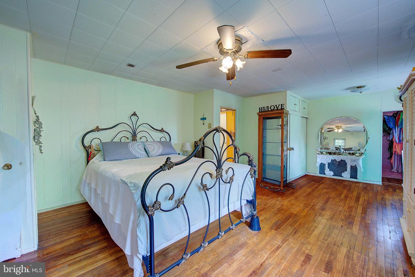 37 E Mermaid Ln Property Photo 10