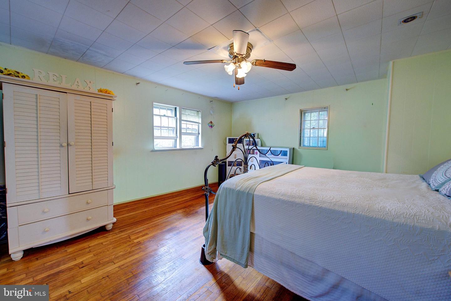 37 E Mermaid Ln Property Photo 11