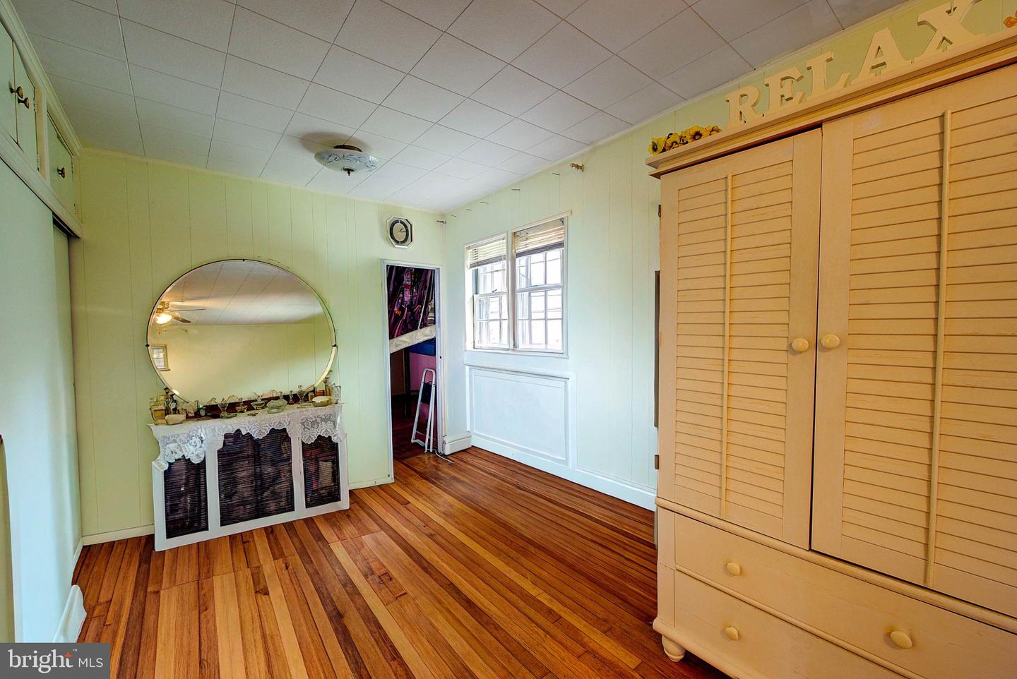37 E Mermaid Ln Property Photo 12
