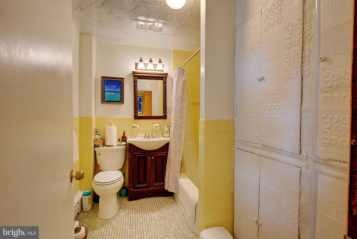 37 E Mermaid Ln Property Photo 13