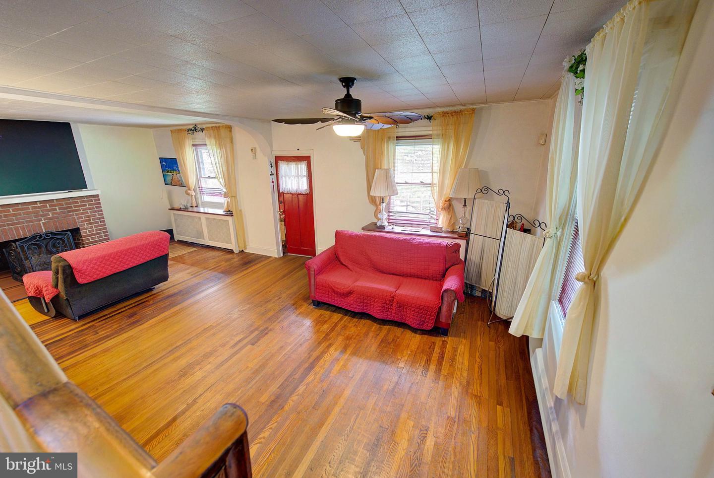 37 E Mermaid Ln Property Photo 17