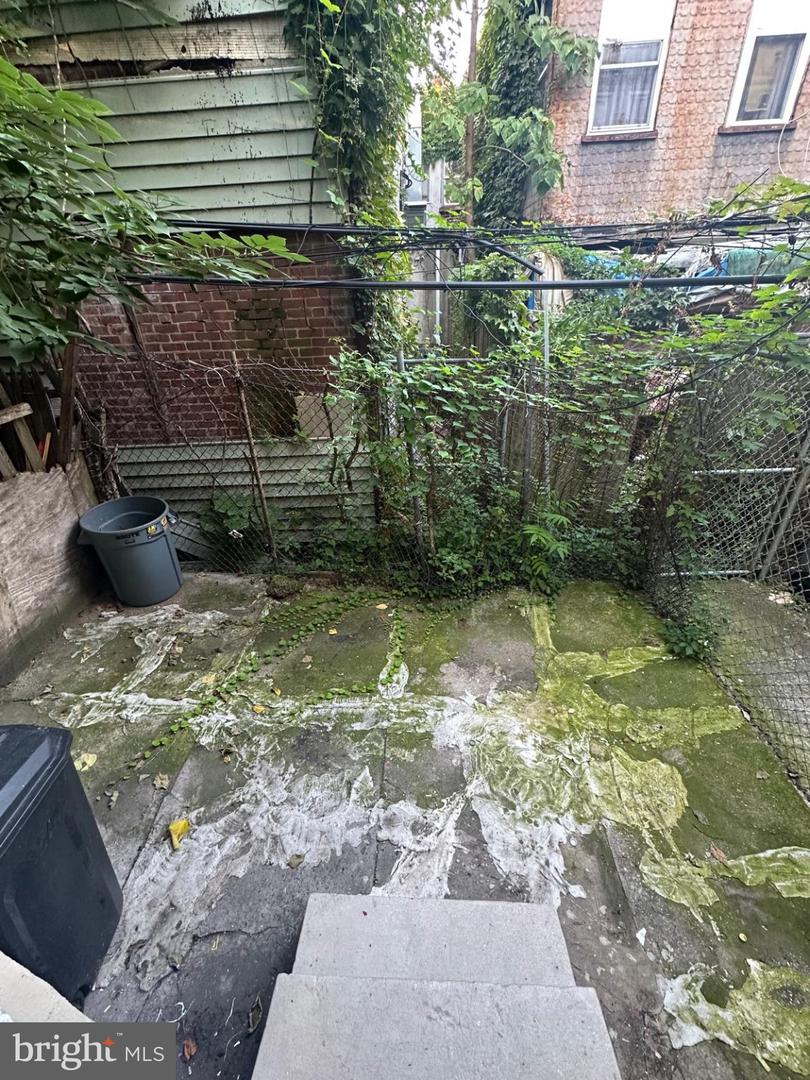 2711 Oakdale St Property Photo 16