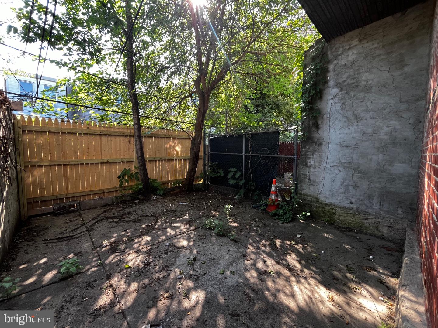 1913 E Birch St Property Photo 15