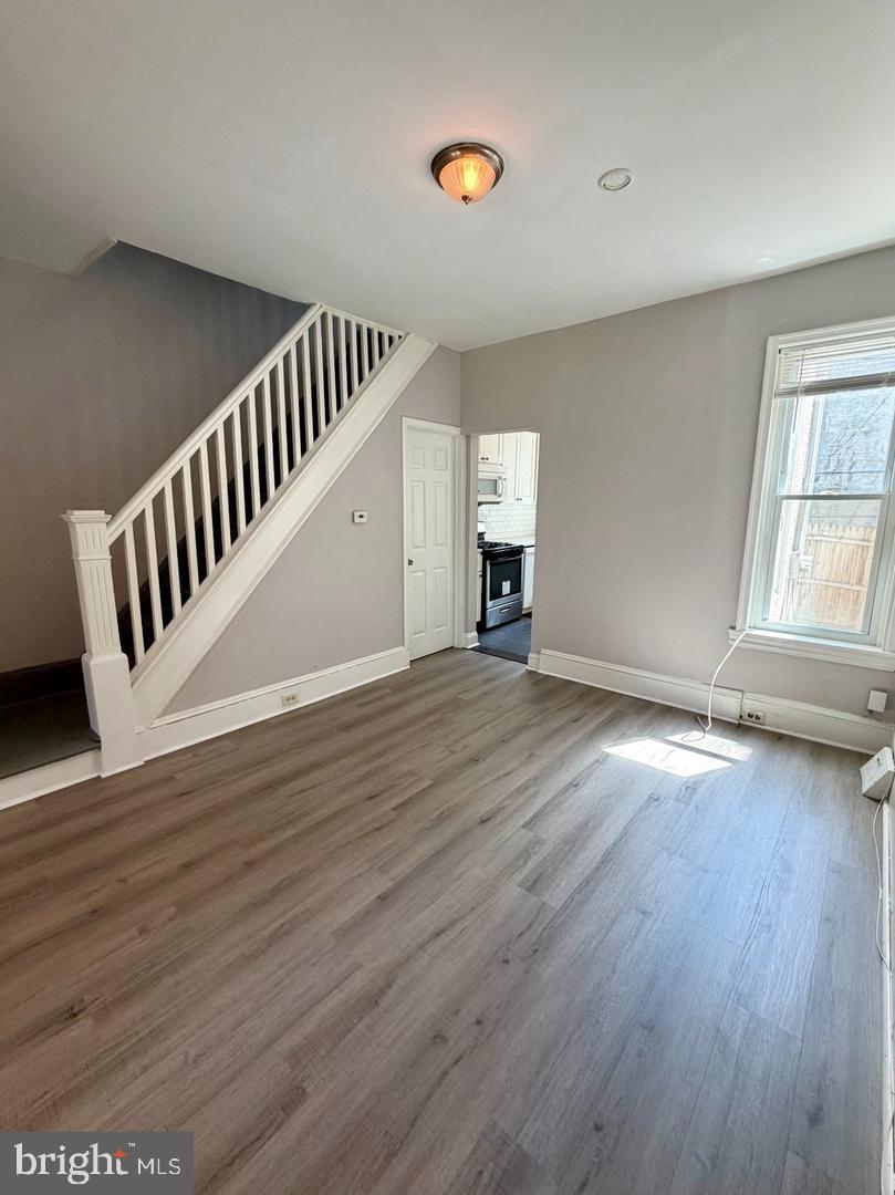 2555 N Hollywood St Property Photo 5