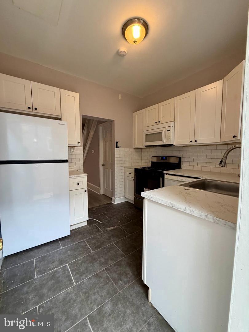 2555 N Hollywood St Property Photo 7