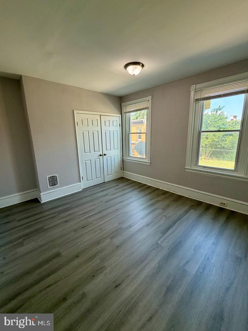 2555 N Hollywood St Property Photo 11