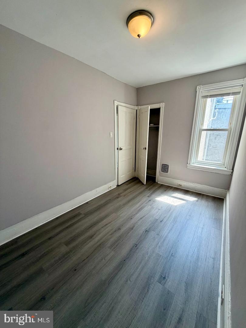 2555 N Hollywood St Property Photo 12
