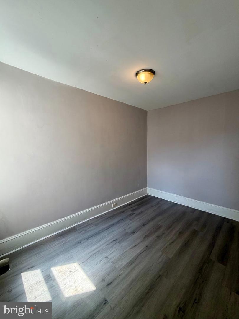 2555 N Hollywood St Property Photo 13