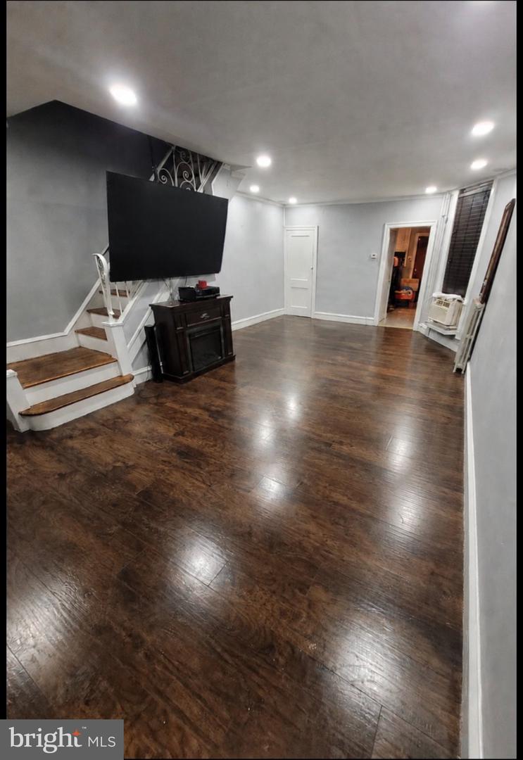 5818 Norfolk Property Photo 3