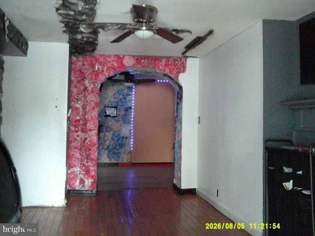 228 E Bringhurst St Property Photo 3