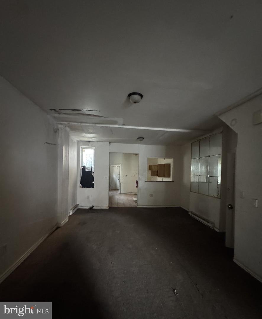1233 N 60th Property Photo 3