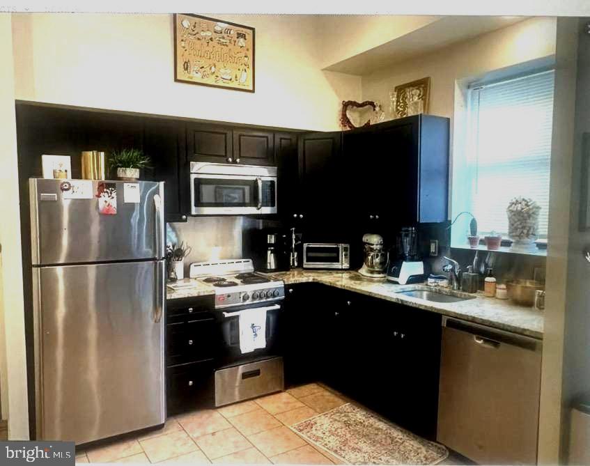 932 Pine St #3r Property Photo 1
