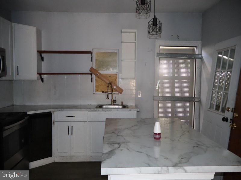 2319 Greenwich St Property Photo 5
