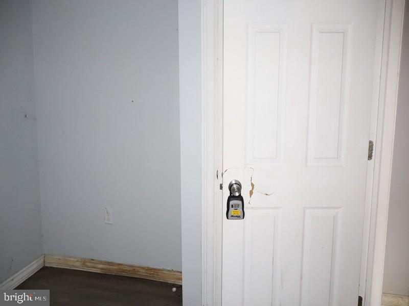 2319 Greenwich St Property Photo 6