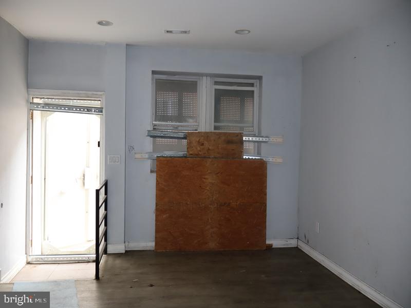 2319 Greenwich St Property Photo 9