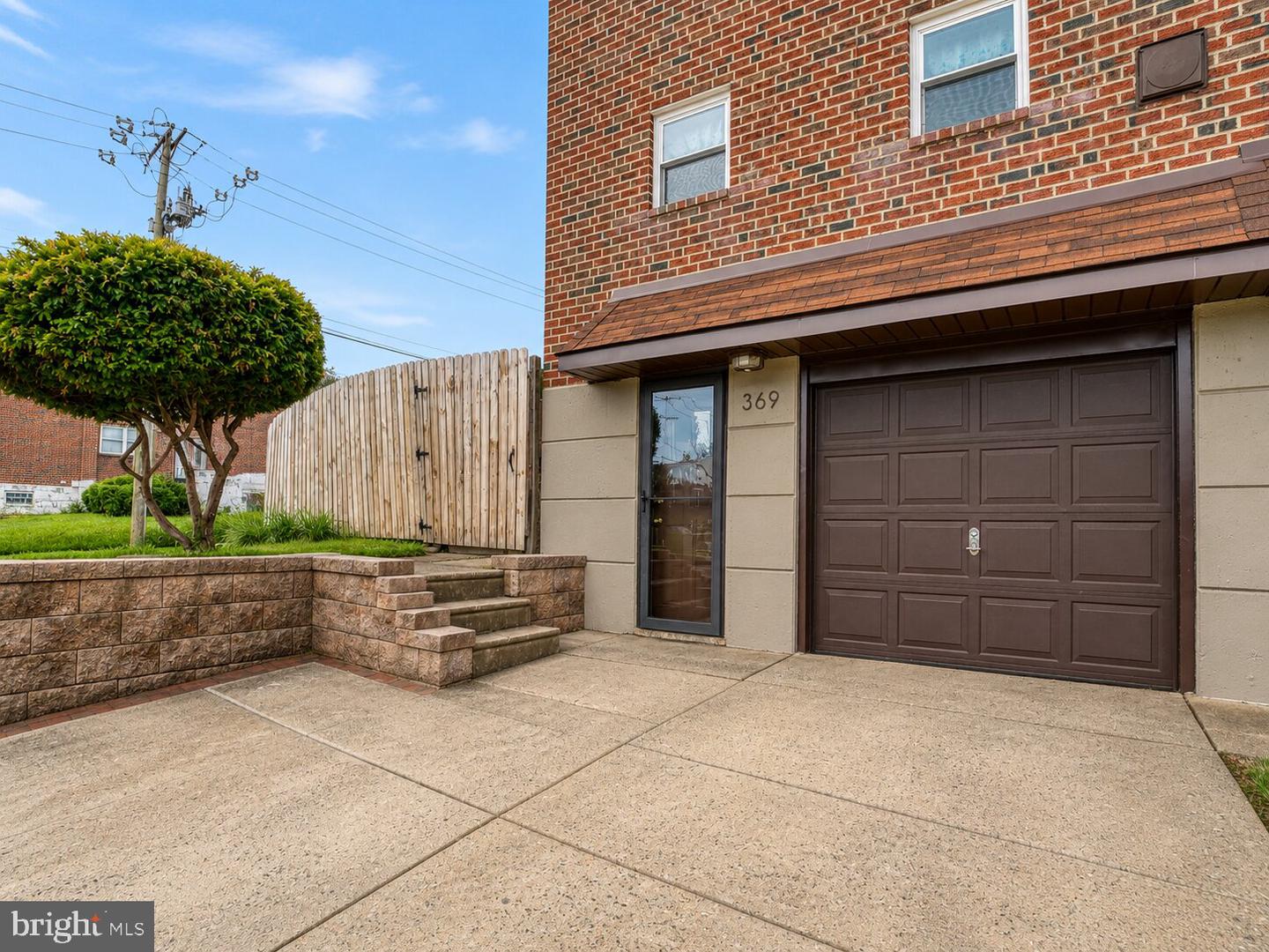 369 Helene Pl Property Photo 1