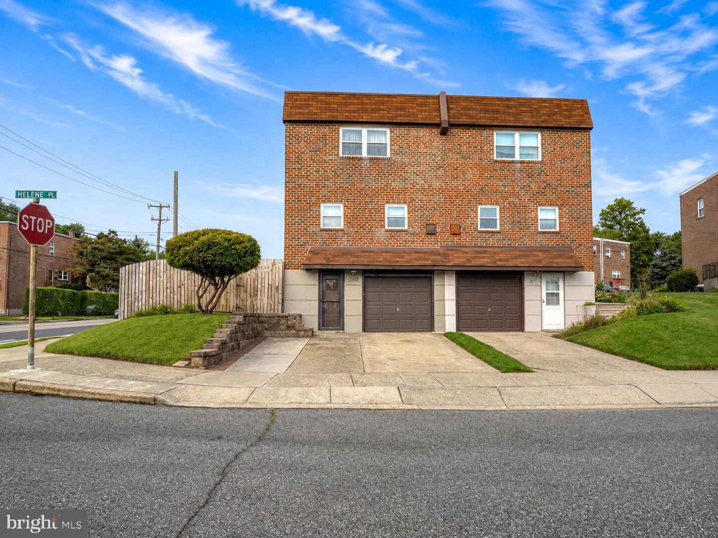 369 Helene Pl Property Photo 2