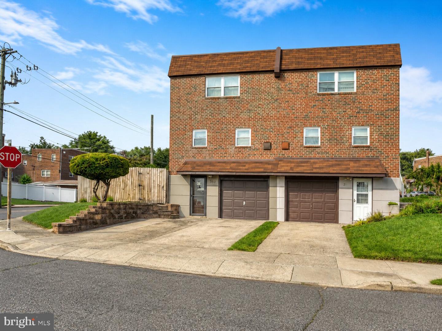 369 Helene Pl Property Photo 3