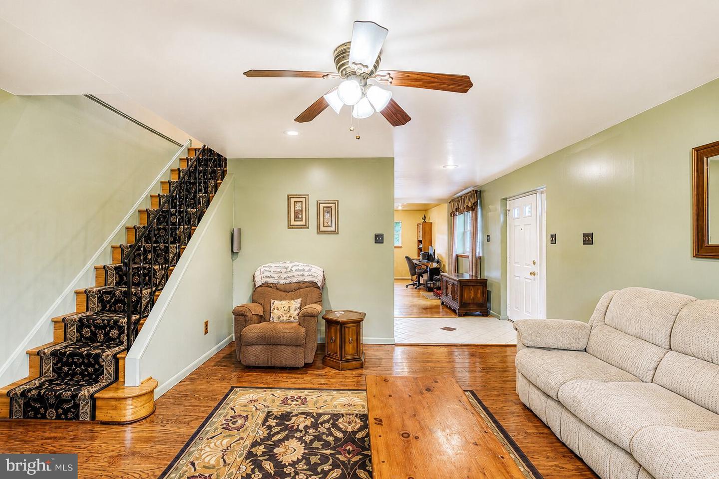 369 Helene Pl Property Photo 5