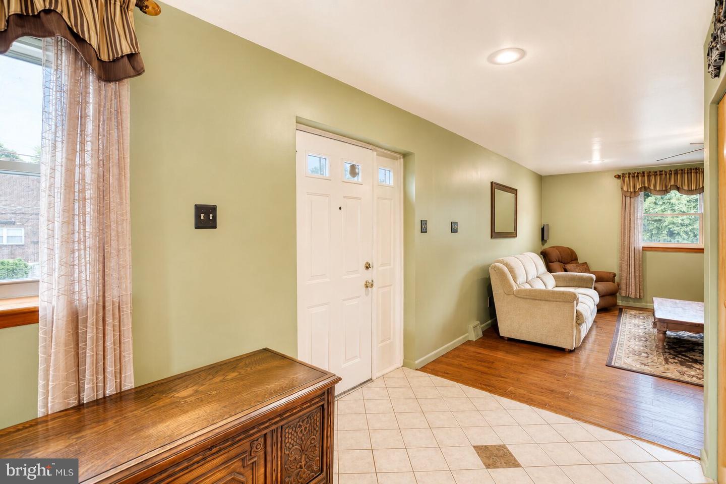 369 Helene Pl Property Photo 6