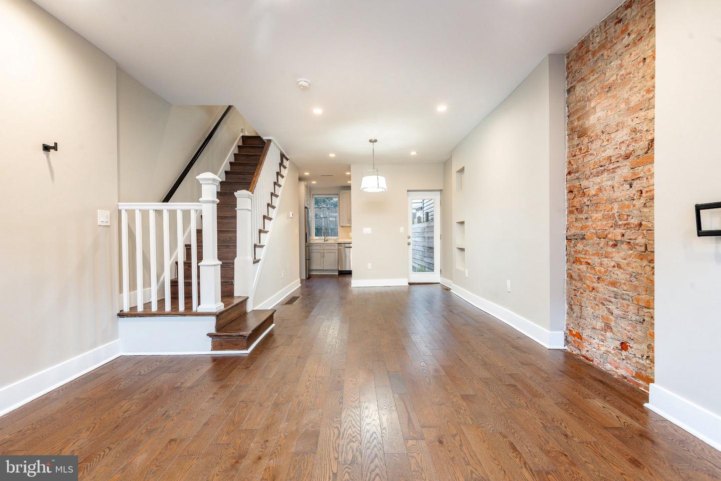 1347 S Dover St Property Photo 4