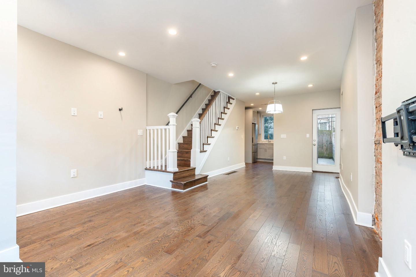 1347 S Dover St Property Photo 5