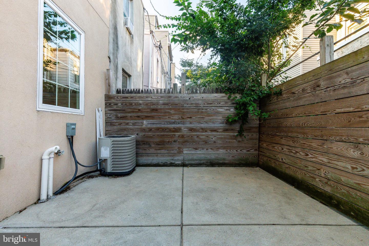 1347 S Dover St Property Photo 25