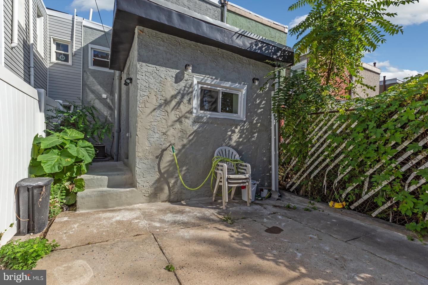 1906 E Albert St Property Photo 18
