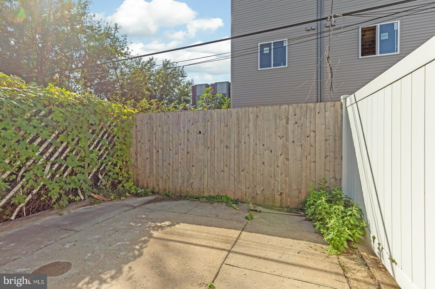 1906 E Albert St Property Photo 20