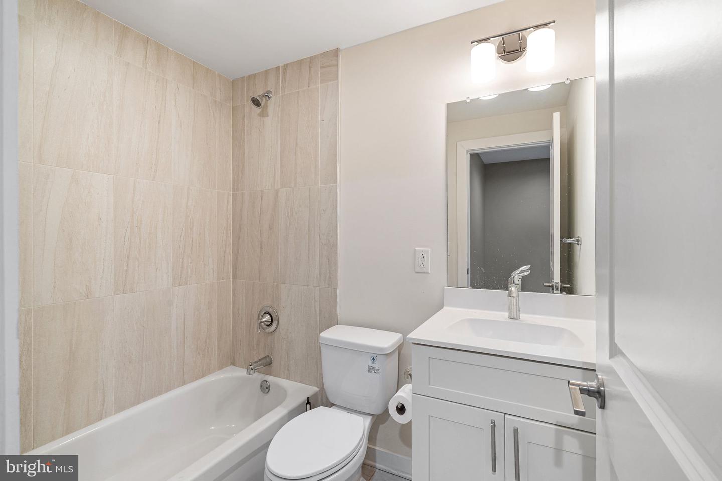 2663 Amber St Property Photo 17