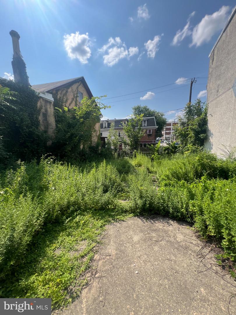 64-68 Wister St E Property Photo 3