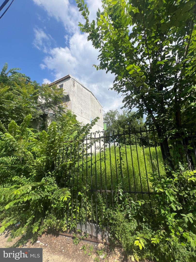 64-68 Wister St E Property Photo 4