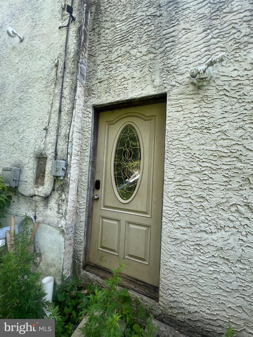 64-68 Wister St E Property Photo 7