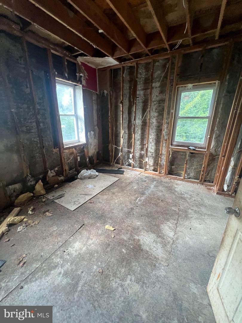 64-68 Wister St E Property Photo 10