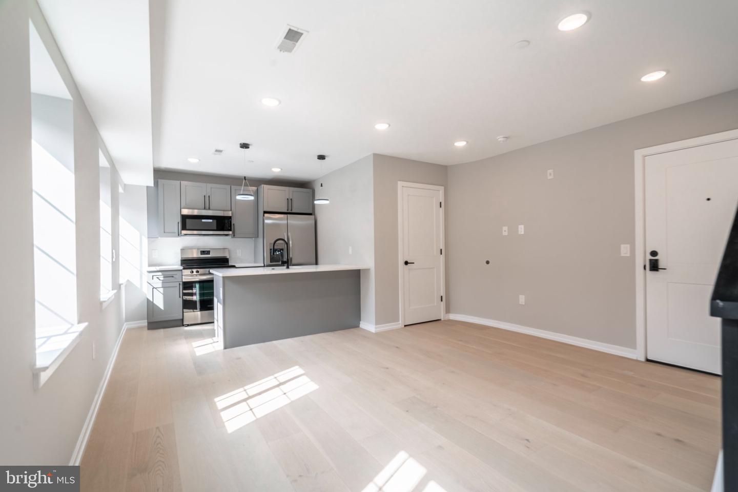 719 Dickinson St #2f Property Photo 4