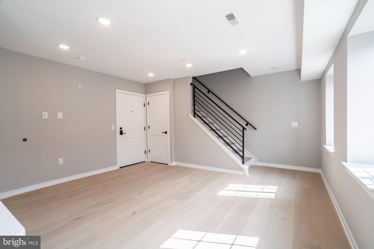 719 Dickinson St #2f Property Photo 7