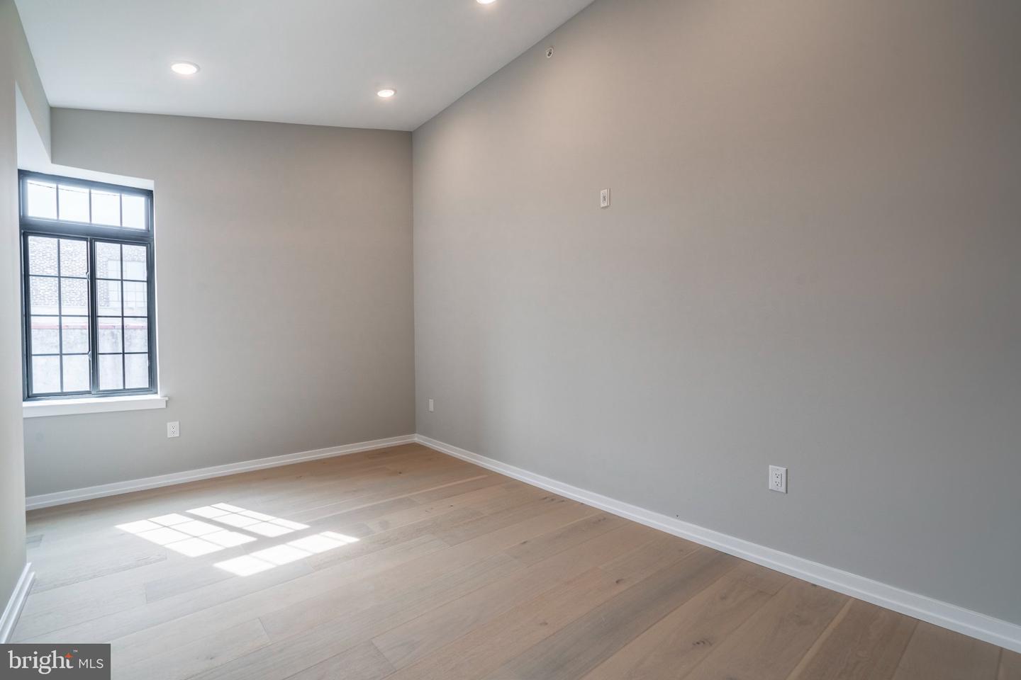 719 Dickinson St #2f Property Photo 8
