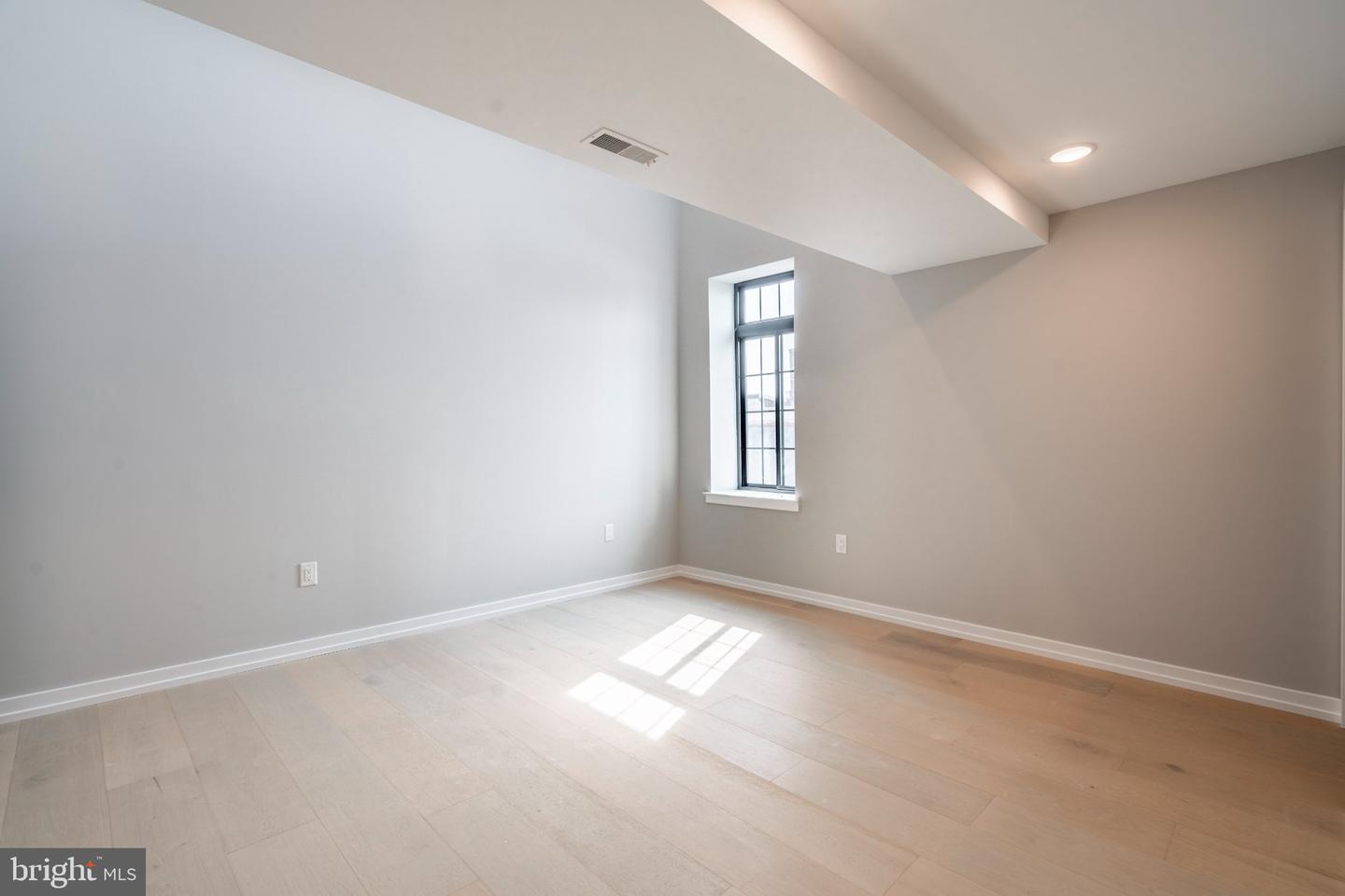 719 Dickinson St #2f Property Photo 10
