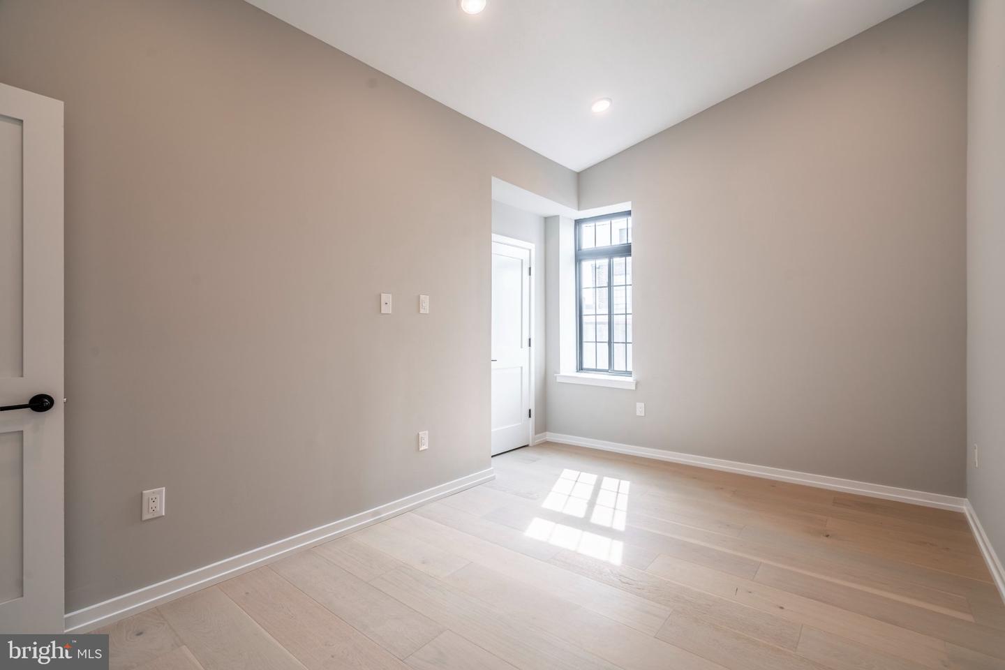 719 Dickinson St #2f Property Photo 12