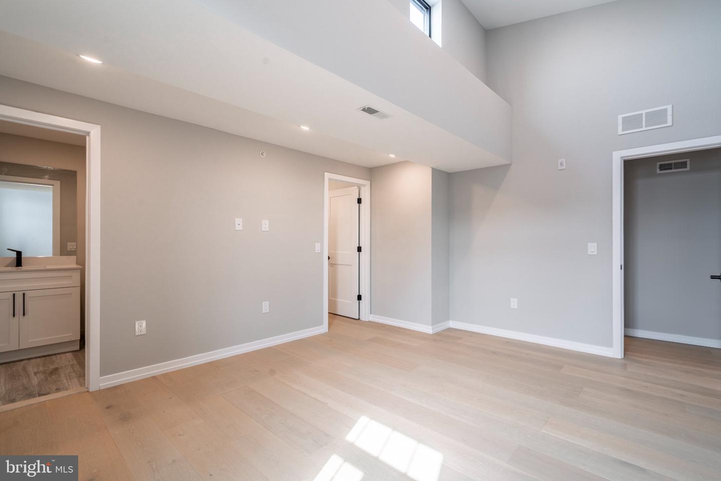 719 Dickinson St #2f Property Photo 14