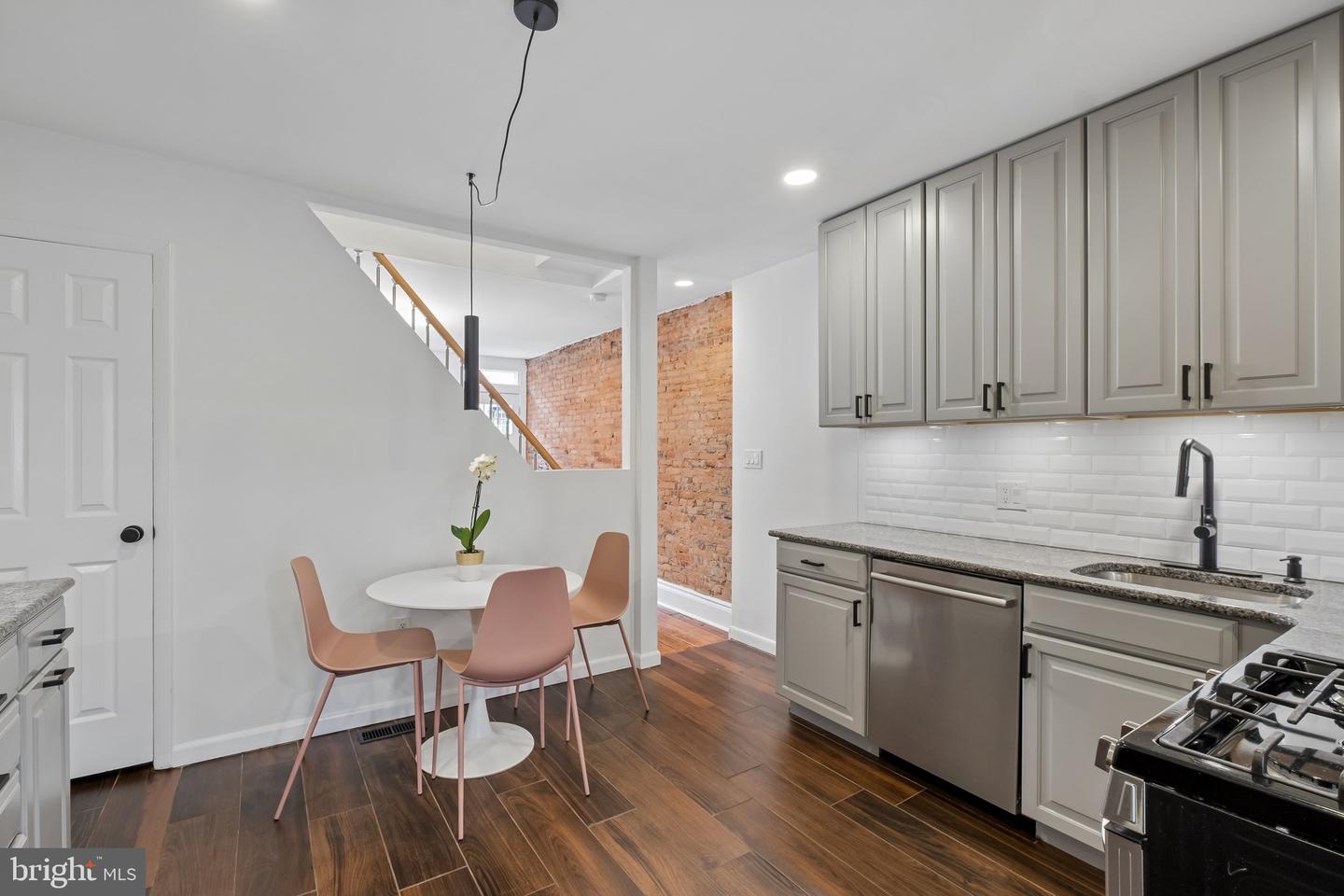 1706 Webster St Property Photo 8