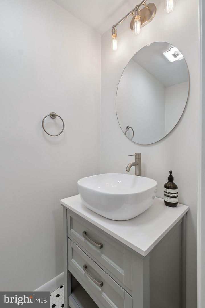 1706 Webster St Property Photo 12