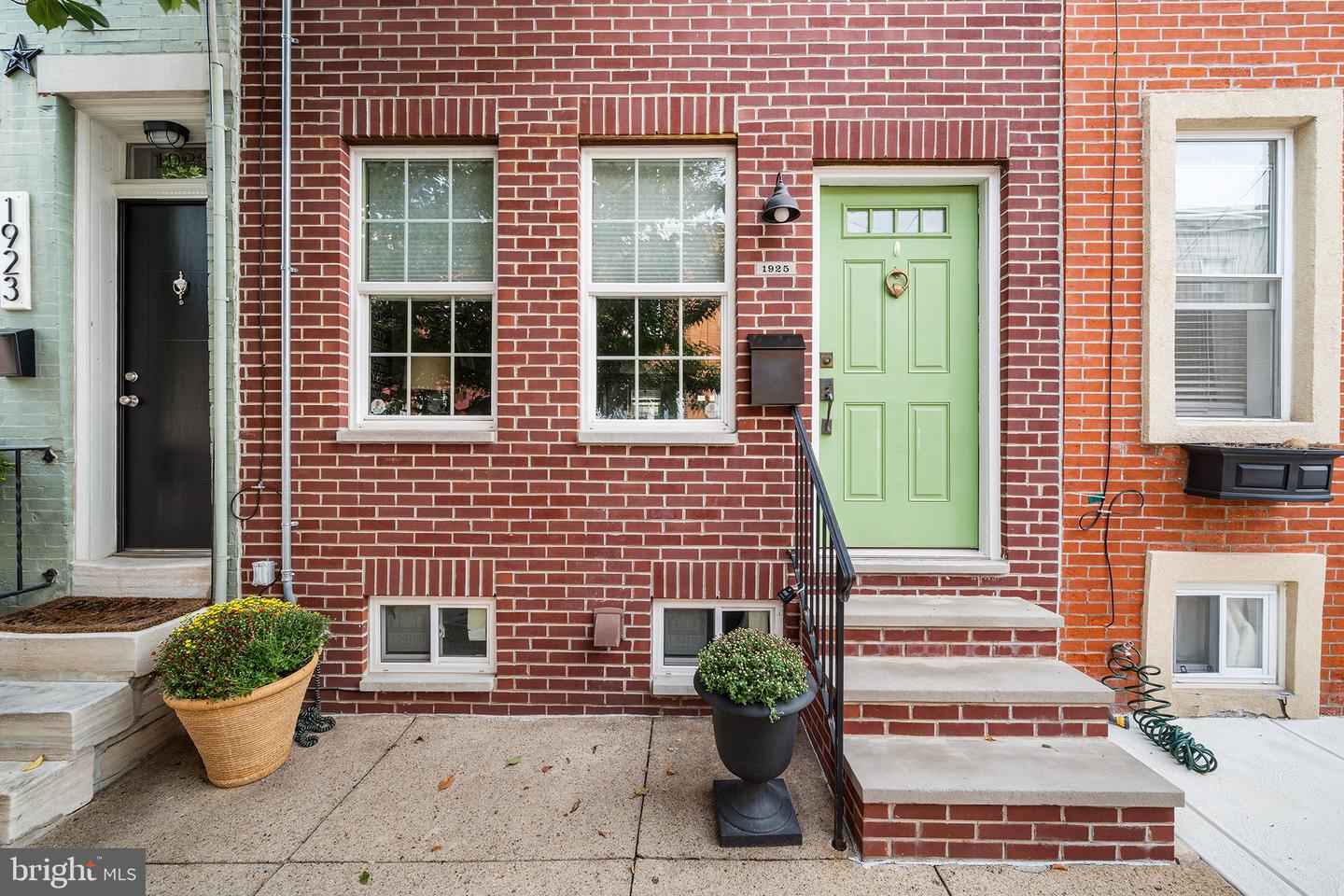 1925 S Sartain St Property Photo 1