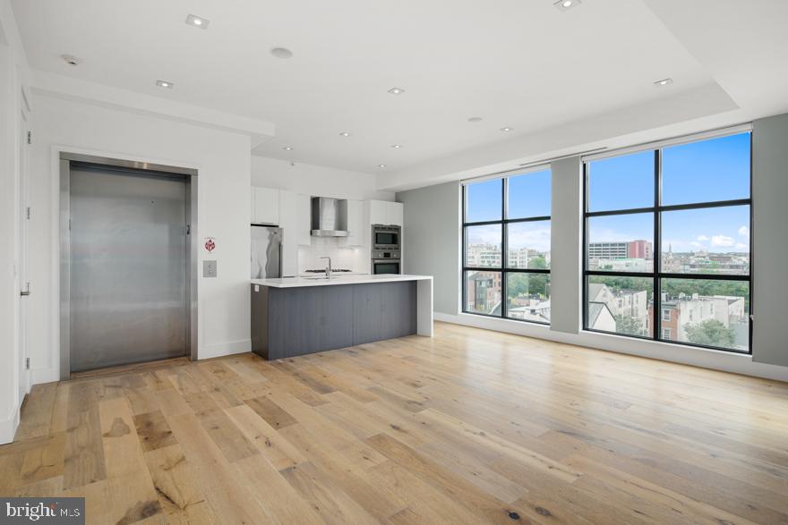 240 N 2ND ST #UNIT 6E Property Photo 1