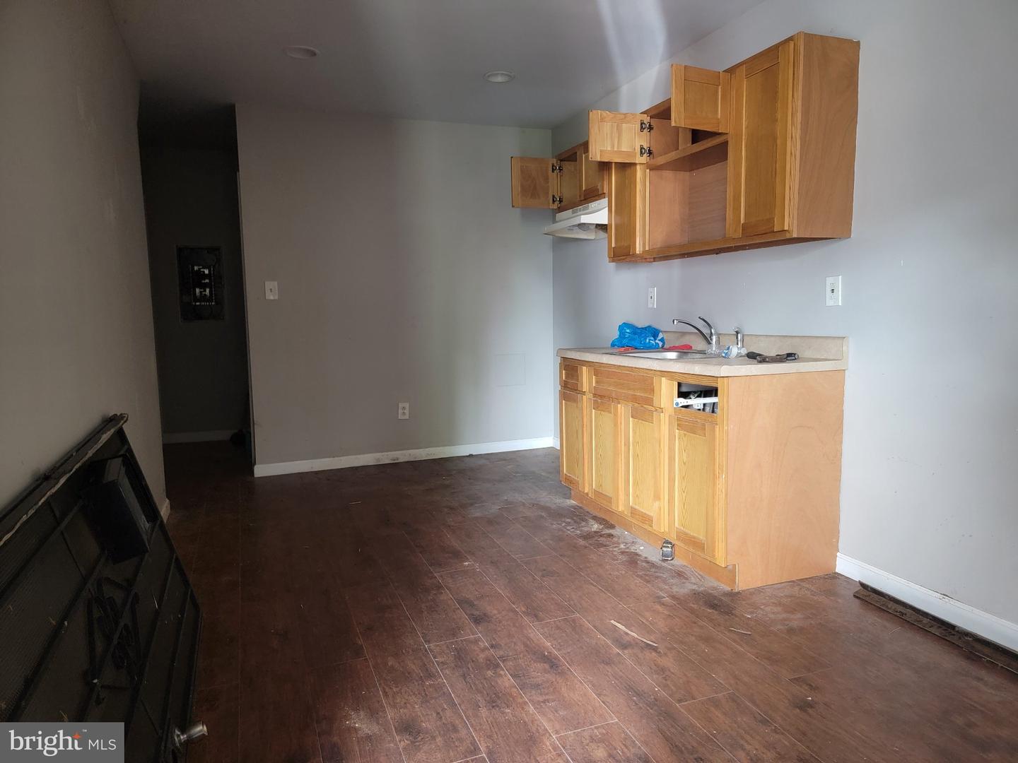 2076 E Birch St Property Photo 3